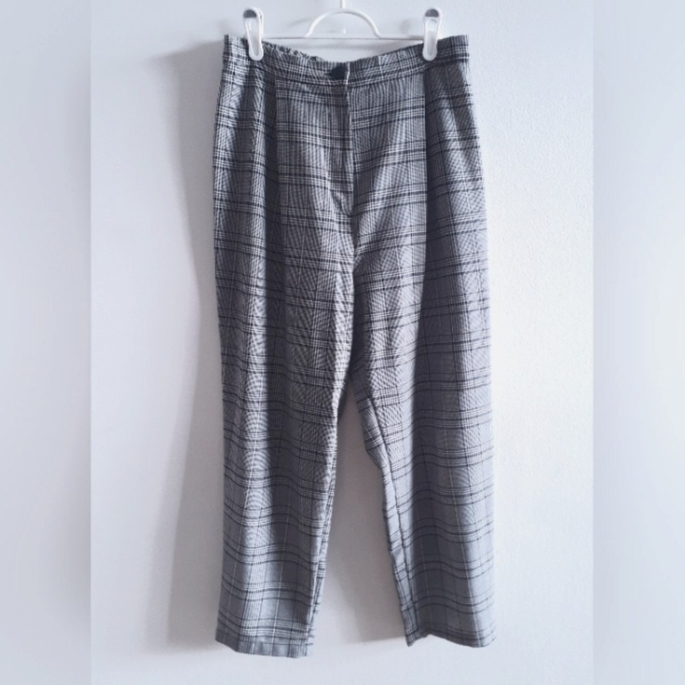 Grey houndstooth plaid pleated high-waist slacks, loose & stretchy.